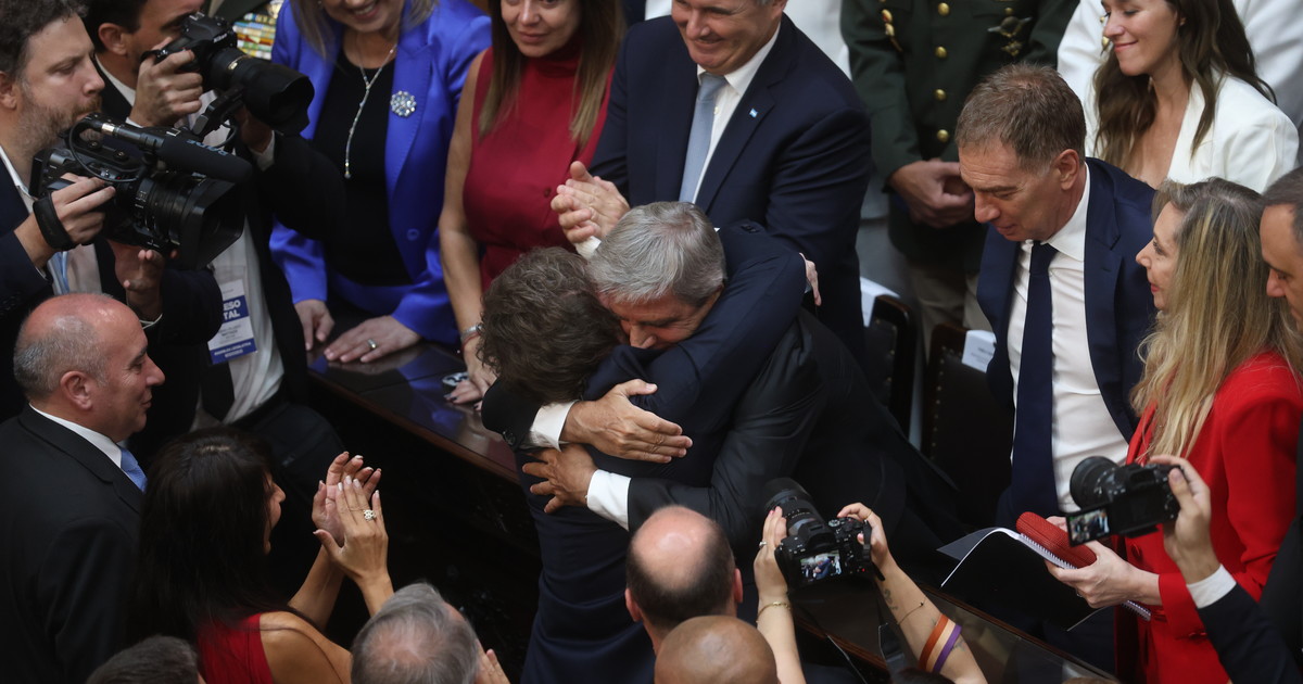 inflacion,-privatizaciones,-fmi,-dolar-e-inocencia-fiscal:-las-definiciones-de-luis-caputo-para-la-segunda-mitad-del-mandato-de-milei