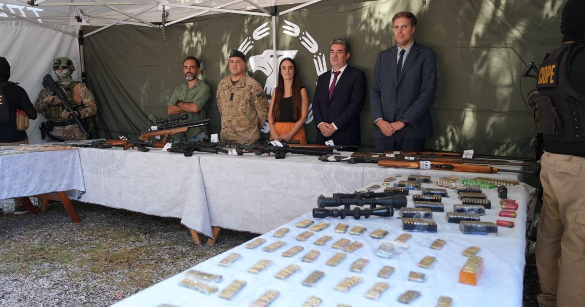 secuestraron-un-arsenal-enterrado-en-barriles-durante-tres-allanamientos-en-santa-fe