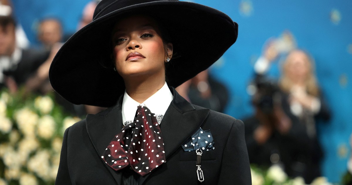 disparan-diez-veces-contra-la-casa-de-rihanna-en-los-angeles-mientras-ella-estaba-adentro:-un-tiro-entro-y-detuvieron-a-una-mujer