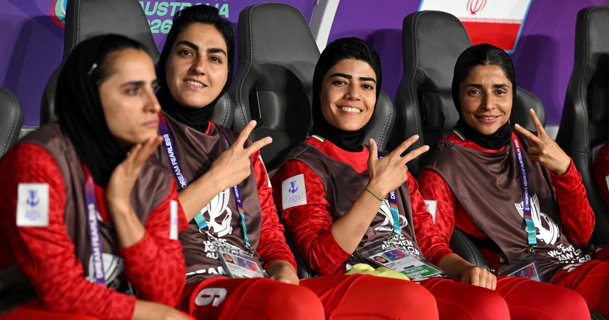 donald-trump-le-pidio-a-australia-que-asile-a-las-futbolistas-iranies-que-no-cantaron-el-himno-de-su-pais:-«seran-asesinadas-si-las-obligan-a-regresar-a-iran»