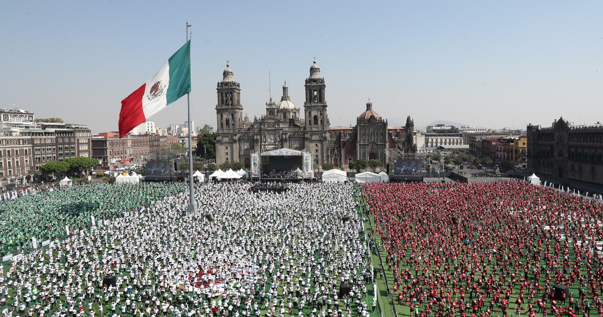 «la-clase-de-futbol-mas-grande-del-planeta»:-con-casi-10.000-participantes,-mexico-consiguio-el-record-guinness