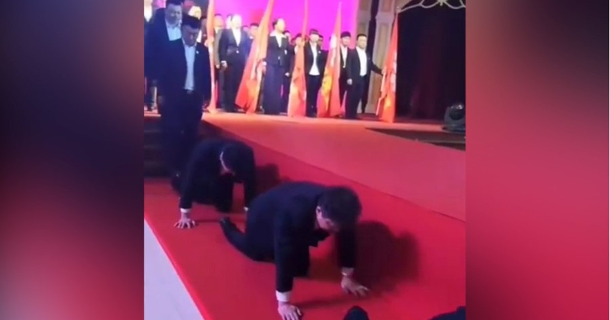 una-empresa-hizo-gatear-a-los-empleados-que-no-cumplieron-objetivos