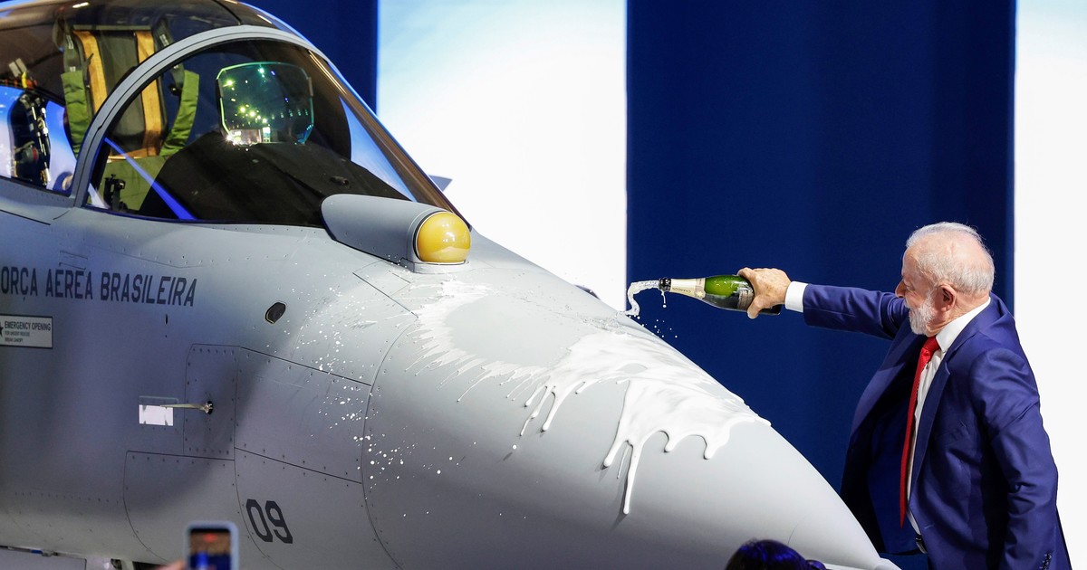 brasil-presenta-el-primer-caza-supersonico-fabricado-en-el-pais-como-simbolo-de-soberania