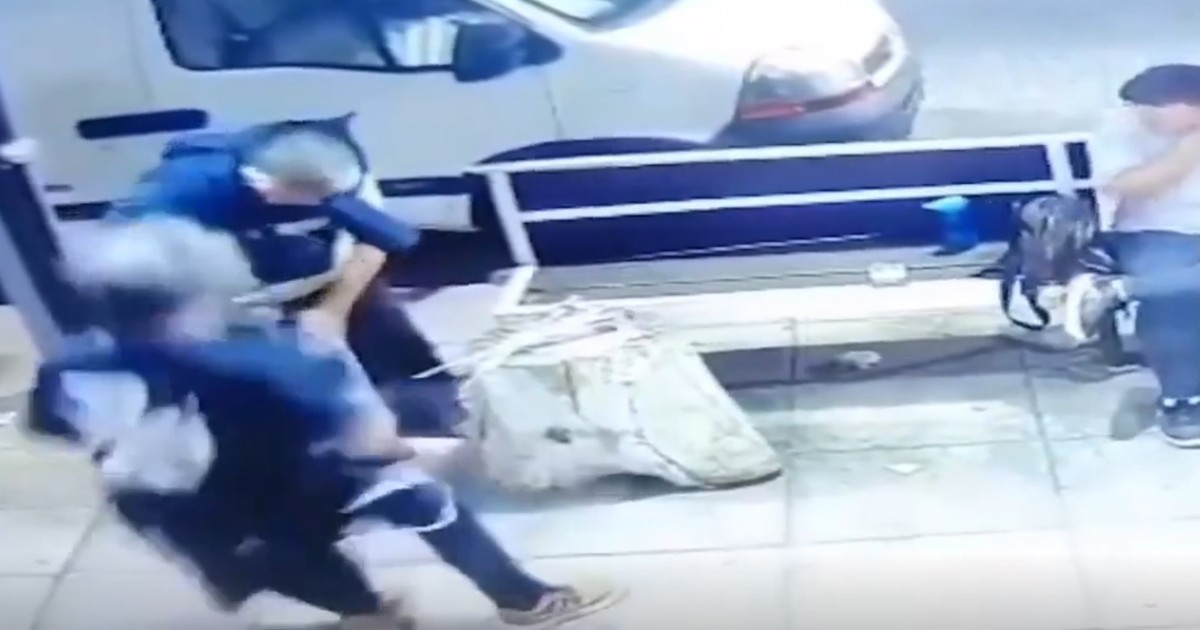 santa-teresita:-llevaba-un-arma-en-una-bolsa,-disparo-por-accidente-e-hirio-a-un-vendedor-de-flores-en-plena-calle