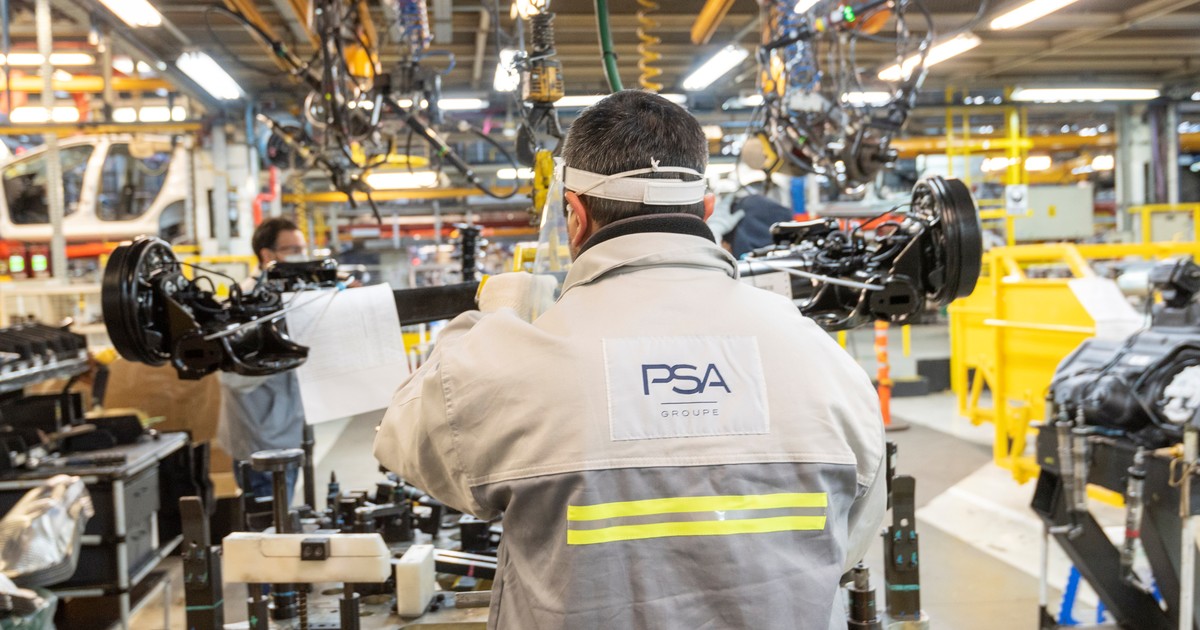 la-fabrica-de-peugeot-de-el-palomar-eliminara-un-turno-de-produccion-a-partir-de-mayo-y-abre-una-lista-de-retiros-voluntarios