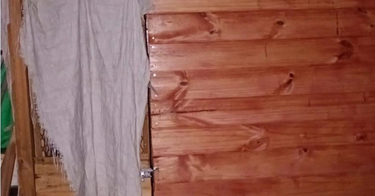 rescatan-a-un-nene-de-11-anos-con-autismo-que-estaba-encerrado-en-una-jaula-de-madera:-detienen-a-su-padre