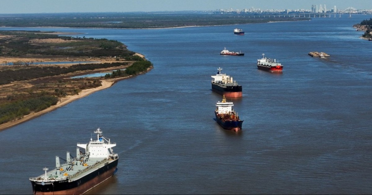 hidrovia:-el-gobierno-descalifico-a-uno-de-los-competidores-y-solo-quedan-dos-en-carrera