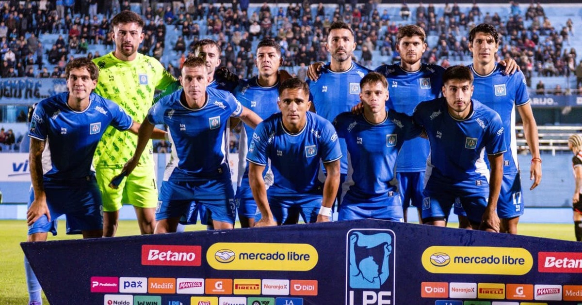 escandalo-en-estudiantes-de-rio-cuarto,-el-peor-equipo-de-la-liga-profesional:-la-dirigencia-aparto-a-un-grupo-de-jugadores-por-«falta-de-compromiso»