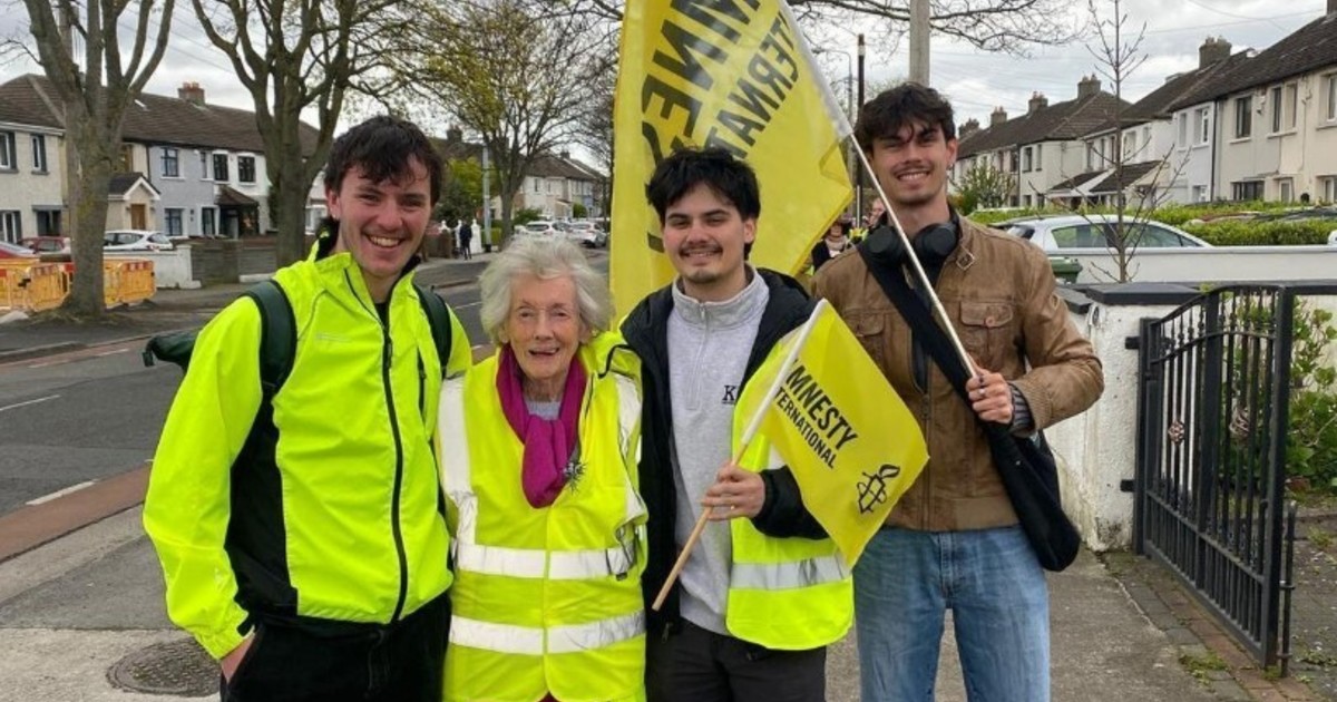 una-abuela-de-91-anos-camino-220-kilometros-para-denunciar-a-los-aviones-de-eeuu.