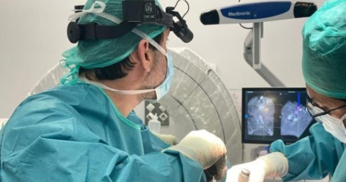 corrigen-una-escoliosis-severa-en-una-mujer-de-80-anos-mediante-una-tecnica-minimamente-invasiva