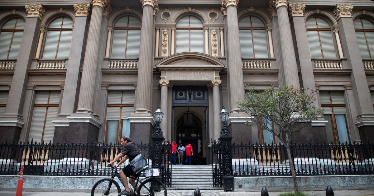el-gremio-bancario-anuncio-un-paro-en-el-bcra-para-el-lunes-27-de-abril:-como-afectara-la-huelga-a-los-demas-bancos