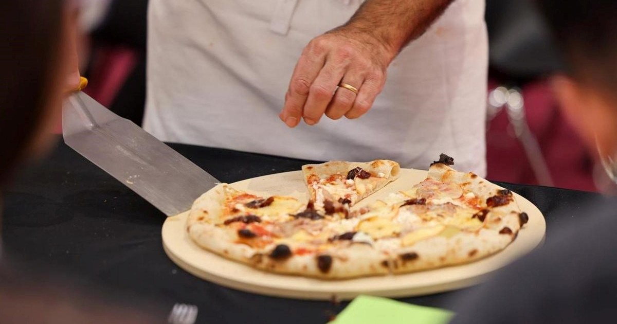 luigi-foria,-maestro-pizzero-italiano:-“la-mozzarella-se-echa-a-la-pizza-cinco-minutos-antes-de-terminar-la-coccion»
