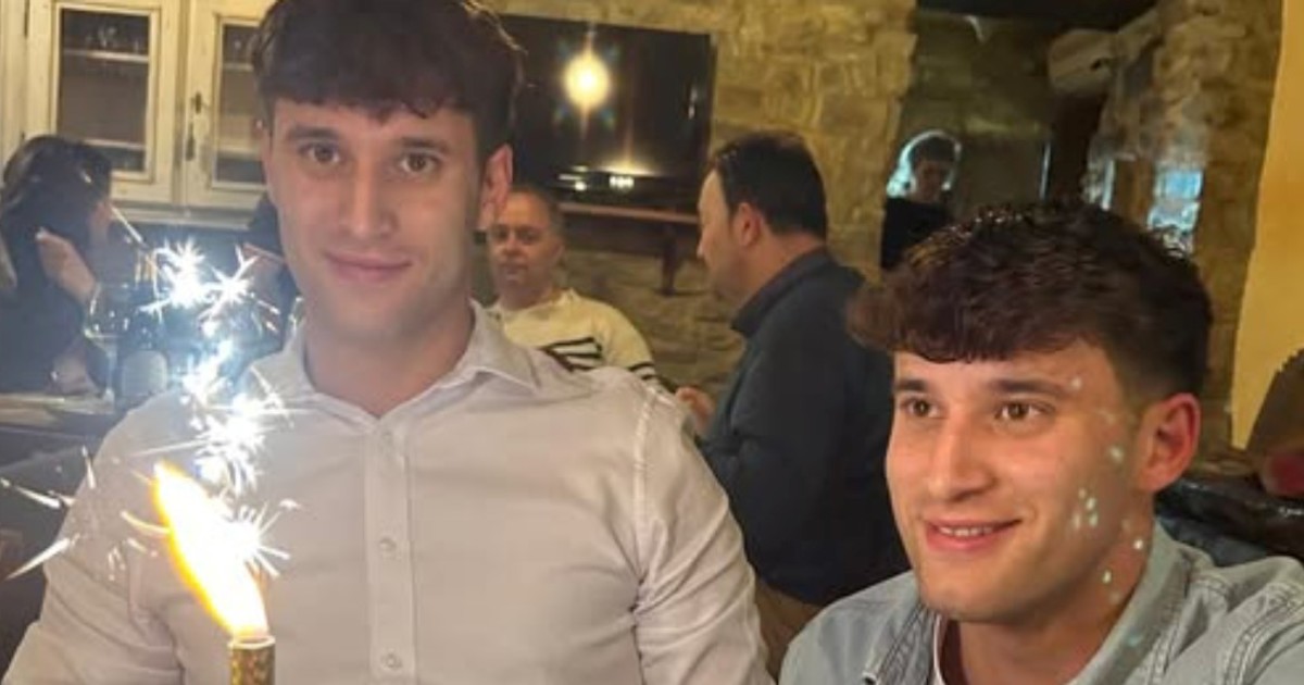 dos-hermanos-gemelos-de-22-anos-murieron-electrocutados-tras-intentar-salvar-a-un-pajaro:-«los-encontraron-abrazados»